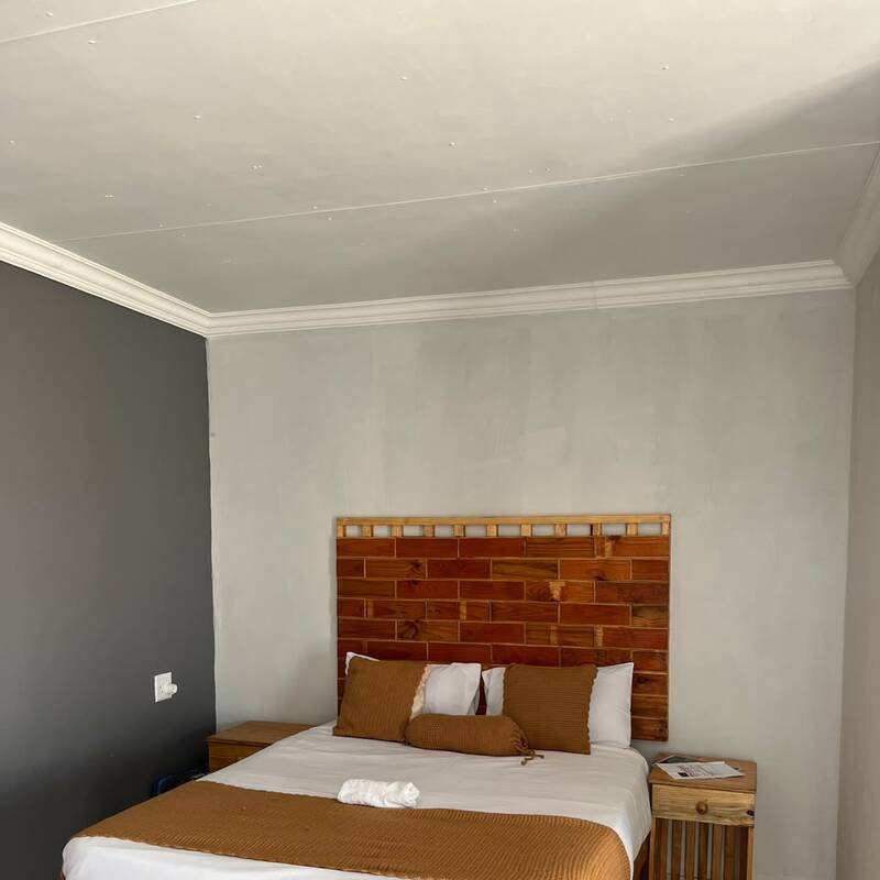 Ensuite Room 7

R500